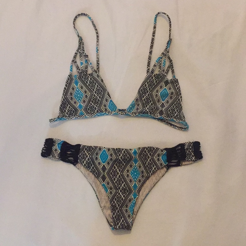 Acacia Thai Santorini Top & Gilli Bottom